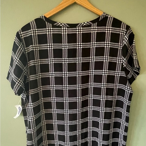 Brand new with tags Old Navy simply elegant career or evening blouse. - Picture 2 of 6